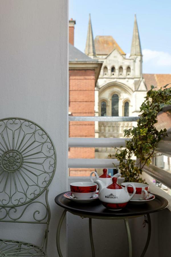 Brit Hotel Privilege Lisieux - La Villa Des Arts Exterior foto