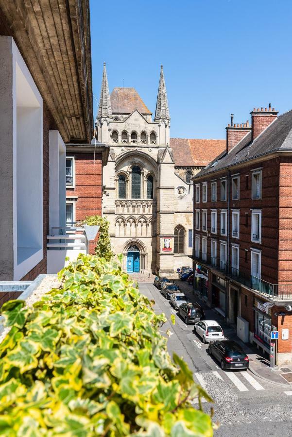 Brit Hotel Privilege Lisieux - La Villa Des Arts Exterior foto